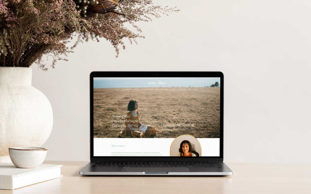 Identité visuelle pour coach et thérapeute : comment créer un univers qui attire les bons clients